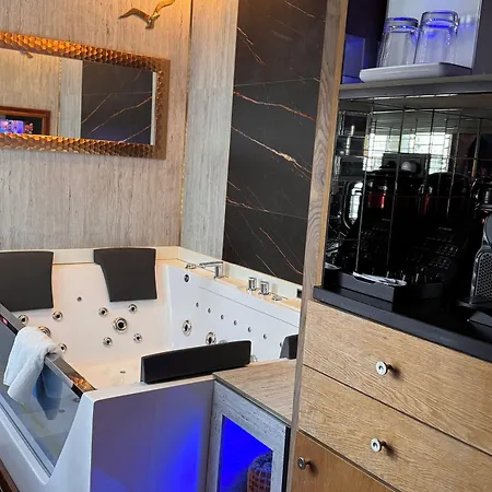 Mala Anglia - Boutique & 4*